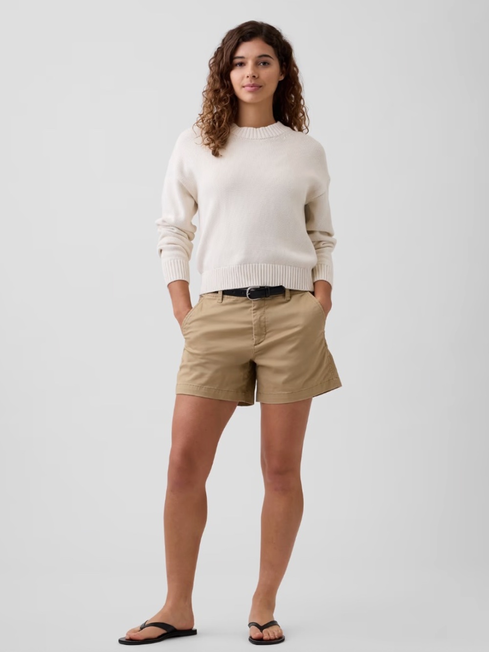 NWT GAP 5" Mid Rise Downtown Khaki Shorts / Size 16